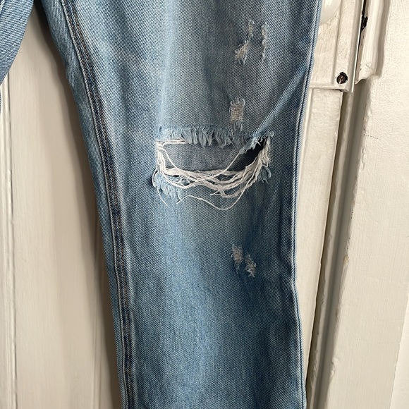 Old Navy Distressed Straight Leg Jeans - Picture 2 of 6